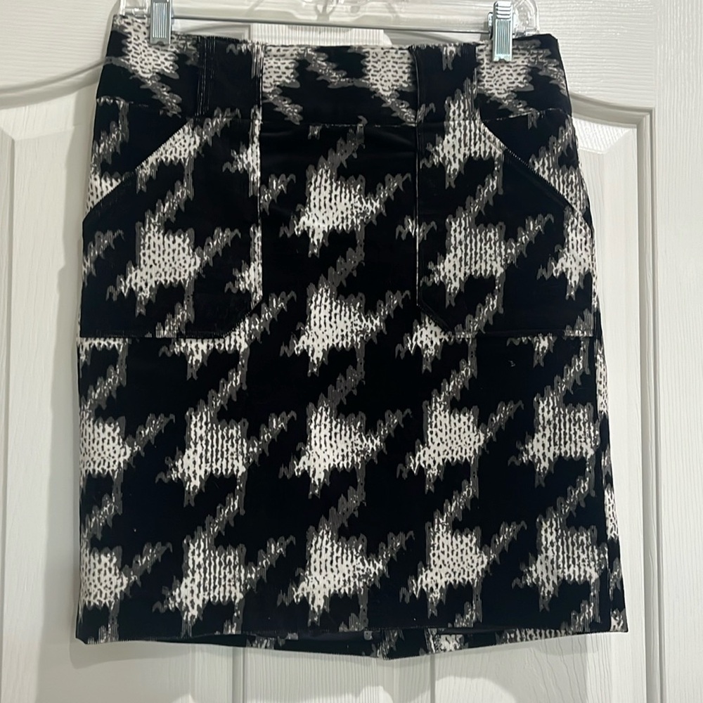 Black/white graphic corduroy skirt, size 5.